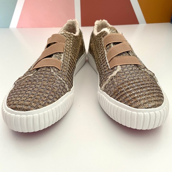 Brand new Blowfish Malibu kids size 2 gold flats - Picture 5 of 9